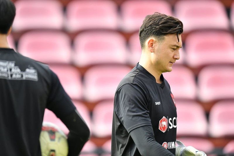 dang van lam luyen cong quyet doi suat bat chinh o muangthong utd