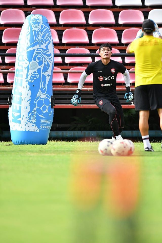 dang van lam luyen cong quyet doi suat bat chinh o muangthong utd