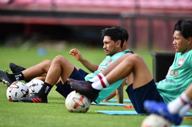 dang van lam luyen cong quyet doi suat bat chinh o muangthong utd