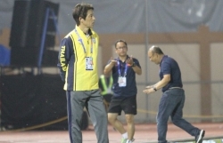 Báo Thái Lan: 'HLV Nishino bất bại khi đối đầu thầy Park'