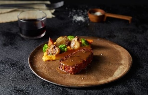 Tìm hiểu món bò bít tết in 3D có nguồn gốc thực vật 'vô cùng phức tạp' đầu tiên trên thế giới