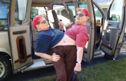 Cặp song sinh dính liền lâu đời nhất qua đời ở tuổi 68