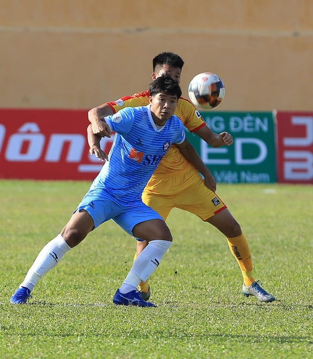 Đức Chinh tỏa sáng với cú đúp vào lưới CLB Thanh Hóa. (Ảnh: Gia Hưng) 5908 chinh 1 1594085173419