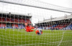 Leicester chia điểm trước arsenal, chelsea và man utd đồng loạt hưởng lợi