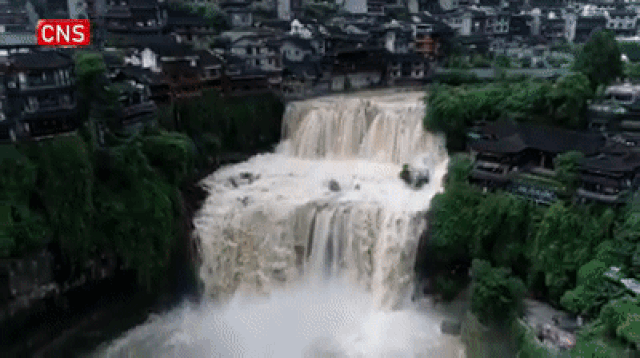 co tran nghin nam tuoi nam map me canh dong thac lu cuon cuon