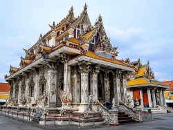 Thái Lan: Ngôi chùa kỳ lạ với tượng David Beckham đặt dưới bệ thờ