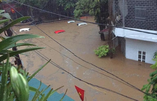 Dự báo thời tiết đêm nay và ngày mai (21-22/7): Phía Tây Bắc Bộ, đêm có nơi mưa rất to và dông