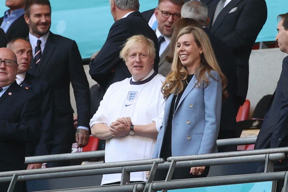 Euro 2020: Công nương Kate cách ly,  Hoàng tử William một mình cổ vũ đội tuyển Anh