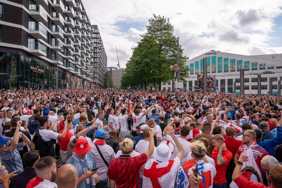 Euro 2020: Công nương Kate cách ly,  Hoàng tử William một mình cổ vũ đội tuyển Anh