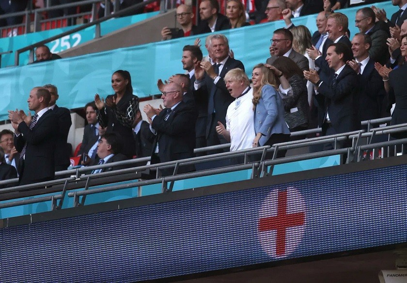 Euro 2020: Công nương Kate cách ly,  Hoàng tử William một mình cổ vũ đội tuyển Anh