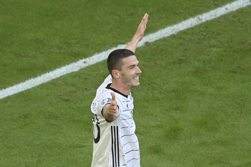 Chuyển nhượng cầu thủ: