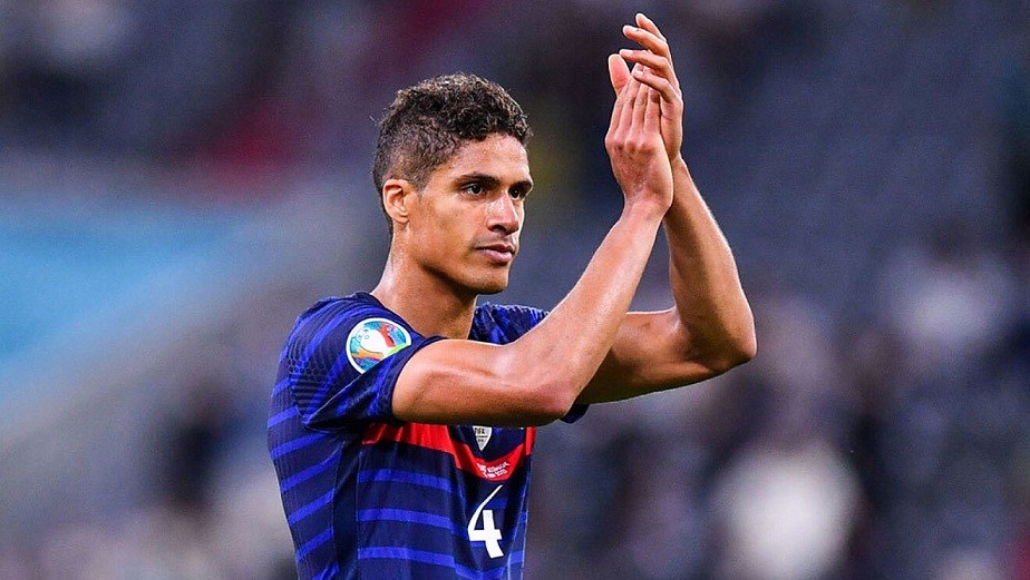 Chuyển nhượng cầu thủ Man Utd: Hợp đồng 5 năm với Varane; để mắt đến Kieran Trippier;