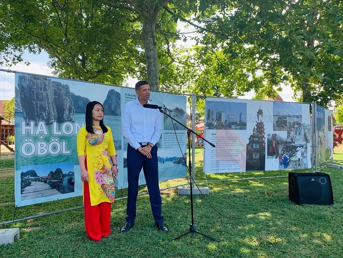 Triển lãm ảnh quảng bá về Việt Nam tại thành phố Fonyód, Hungary