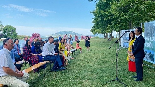 Triển lãm ảnh quảng bá về Việt Nam tại thành phố Fonyód, Hungary