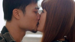 Nụ hôn của Đồng và Lệ trong 'Mùa hoa tìm lại' khiến khán giả hài lòng và tán thưởng