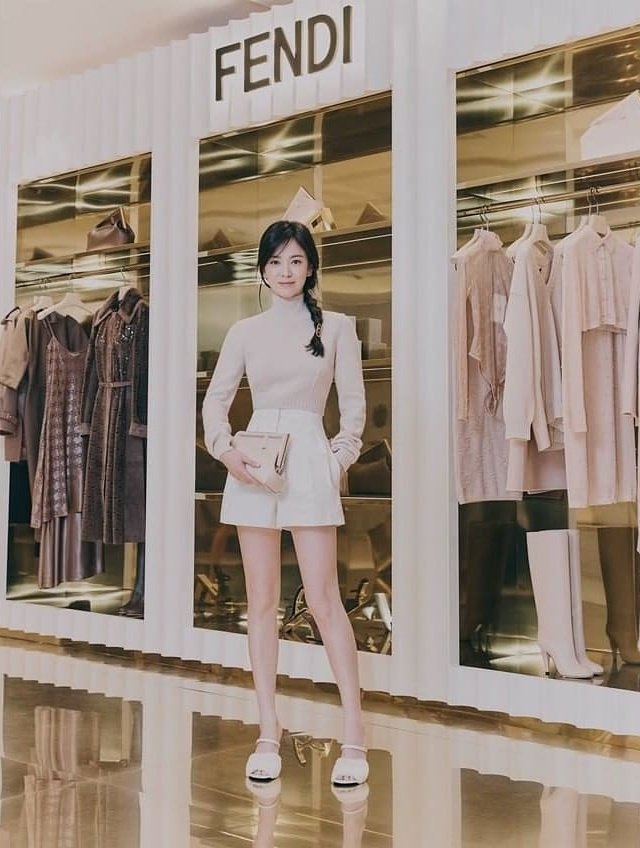 Bí quyết chọn trang phục giúp Song Hye Kyo trẻ đẹp hơn tuổi