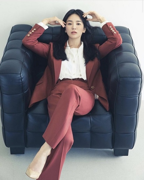 Bí quyết chọn trang phục giúp Song Hye Kyo trẻ đẹp hơn tuổi