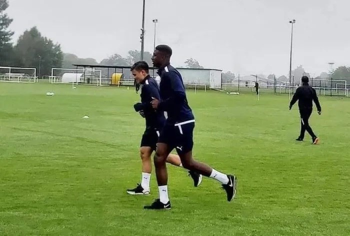 Thích nghi nhanh, Quang Hải kiến tạo, ghi bàn trong buổi tập của Pau FC