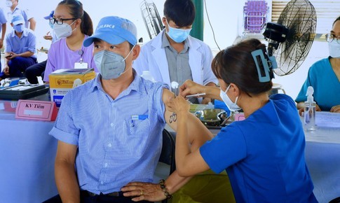 Tiêm vaccine Covid-19 là một trong những biện pháp tốt nhất để phòng các biến thể mới xâm nhập... (Nguồn: SK&ĐS)