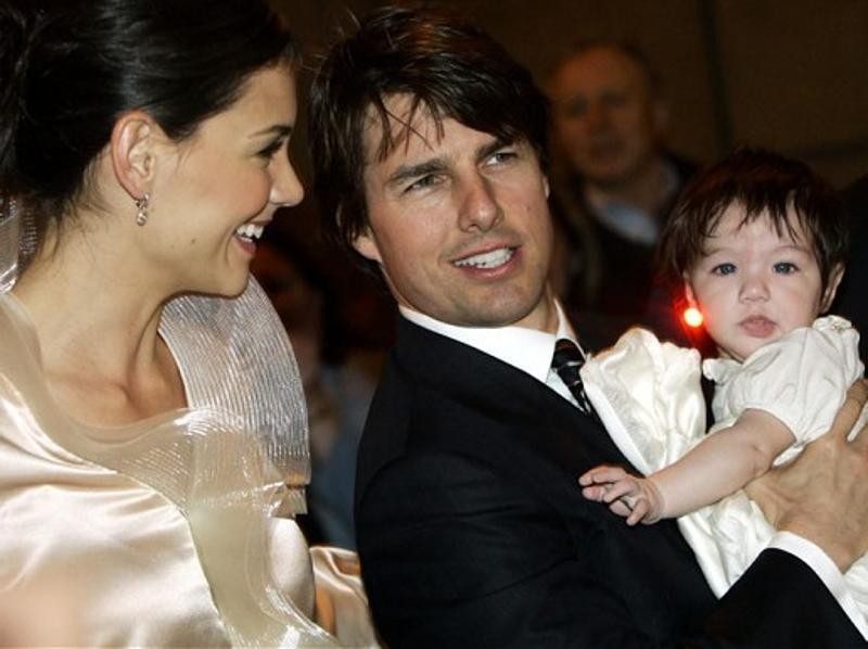 Vì sao Katie Holmes và Tom Cruise nhanh chóng hoàn thành thủ tục ly hôn?