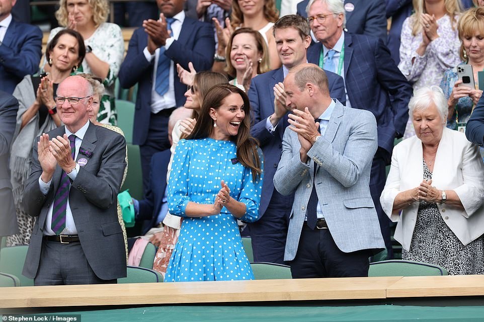 Wimbledon 2022: Vợ chồng công nước Kate đến sân, xem Novak Djokovic thi đấu