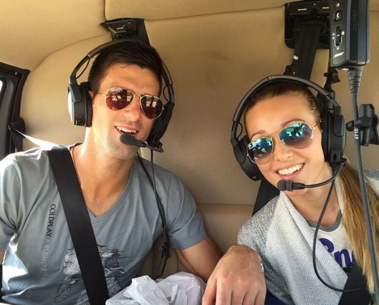 Djokovic và người đẹp đồng hương hơn một tuổi bắt đầu hẹn hò từ năm 2005. Sau 9 năm bên nhau, hai người tổ chức cưới năm 2014 khi Jelena đang mang bầu con trai đầu lòng Stefan. Vợ là giám đốc điều hành quỹ từ thiện của Djokovic. Trong gần 20 năm gắn bó, Djokovic và Jelena nhiều lần đối mặt với các tin đồn trục trặc nhưng cả hai luôn ngầm bác bỏ bằng những hình ảnh hạnh phúc trên trang cá nhân.