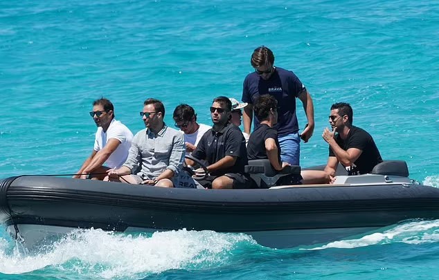 Rafael Nadal thoải mái đi nghỉ dưỡng tại quê nhà