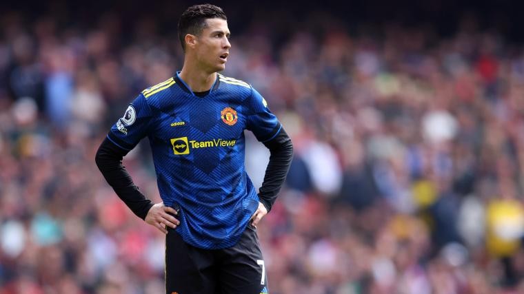 Man Utd: Trận thắng đầu cuẩ HLV Ten Hag; Barca nhờ trả lương De Jong;