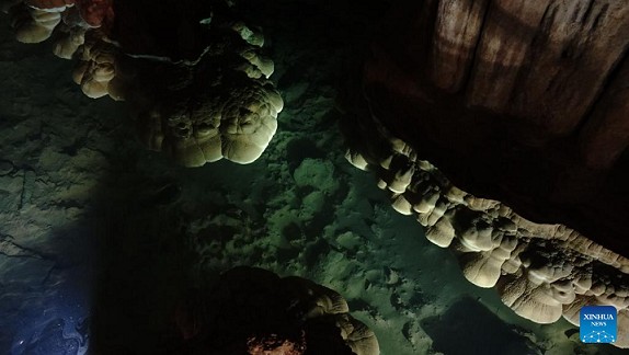 Trung Quốc: Bí ẩn những khối đá hình đám mây trong hang động mới phát hiện