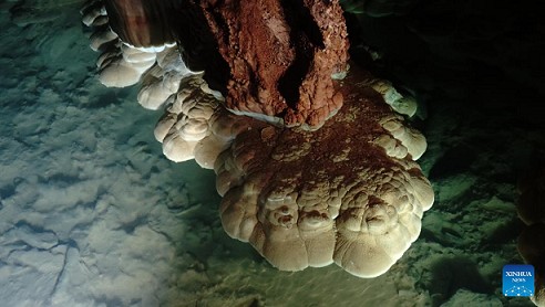 Trung Quốc: Bí ẩn những khối đá hình đám mây trong hang động mới phát hiện