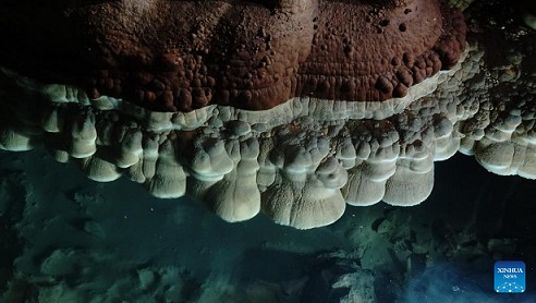 Trung Quốc: Bí ẩn những khối đá hình đám mây trong hang động mới phát hiện