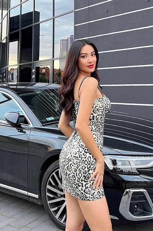 Miss Supranational 2022: Á hậu Kim Duyên diện váy đầm gợi cảm dạo phố Ba Lan Miss Supranational 2022: Á hậu Kim Duyên diện váy đầm gợi cảm dạo phố Ba Lan