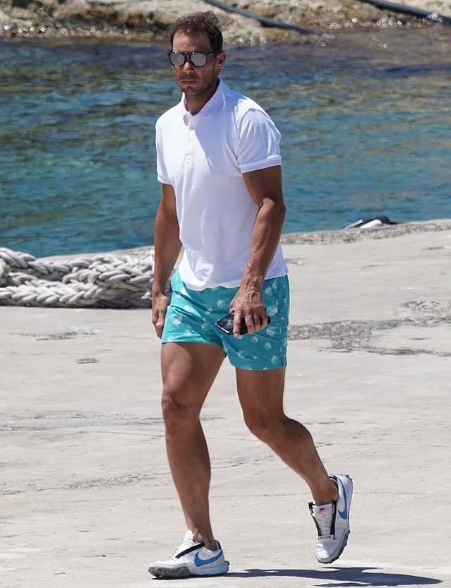 Sau khi tuyên bố rút lui khỏi bán kết Wimbledon 2022 hôm 7/7 vì chấn thương, Nadal trở về quê nhà Tây Ban Nha, đi nghỉ ở đảo Formentera. Sau khi tuyên bố rút lui khỏi bán kết Wimbledon 2022 hôm 7/7 vì chấn thương, Nadal trở về quê nhà Tây Ban Nha, đi nghỉ ở đảo Formentera.