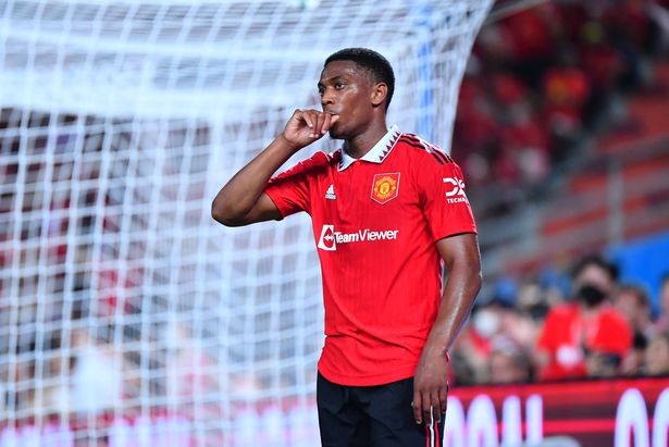 Cập nhật chuyển nhượng cầu thủ ngày 15/7: Chelsea tiếp cận Laporte; Gnabry sẽ ký mới Bayern; MU cân nhắc giữ Martial