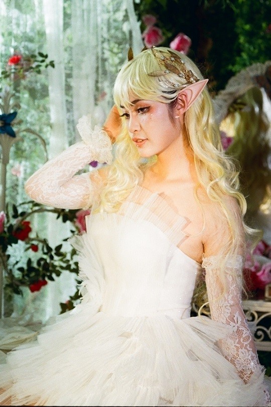 Người đẹp có đời sống tinh thần phong phú, tham gia nhiều buổi tiệc cùng bạn bè. Người đẹp có đời sống tinh thần phong phú, tham gia nhiều buổi tiệc cùng bạn bè.