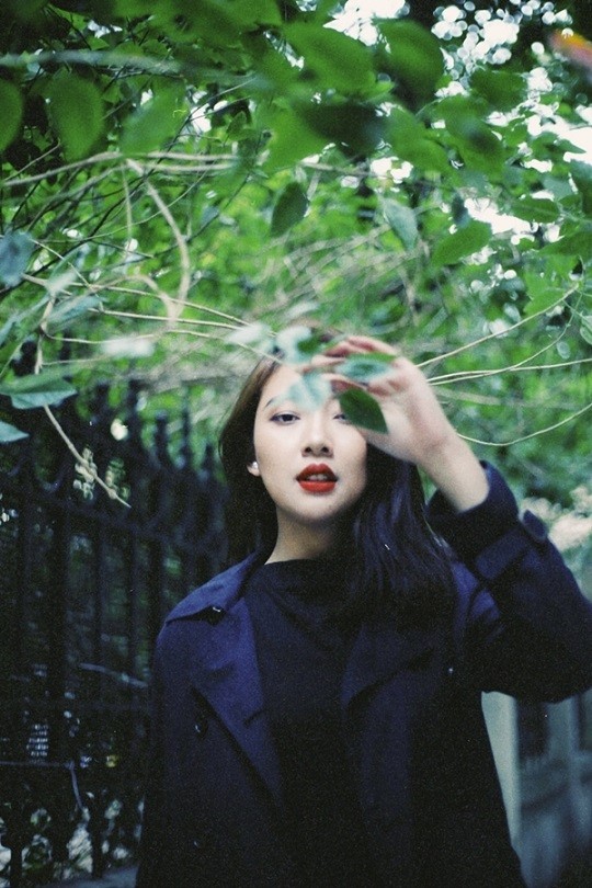 Hoa Đan chuộng chụp ảnh máy phim. Bản thân cô cũng biết chụp ảnh và thường mang theo máy ảnh phim trong các chuyến đi. Hoa Đan chuộng chụp ảnh máy phim. Bản thân cô cũng biết chụp ảnh và thường mang theo máy ảnh phim trong các chuyến đi.