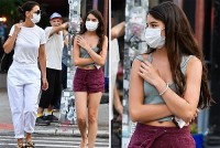 Suri Cruise thu âm bài hát trong hai bộ phim của mẹ Katie Holmes