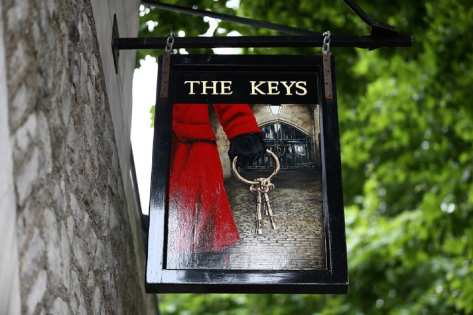 kham pha quay bar co kinh danh rieng cho ve binh thap london