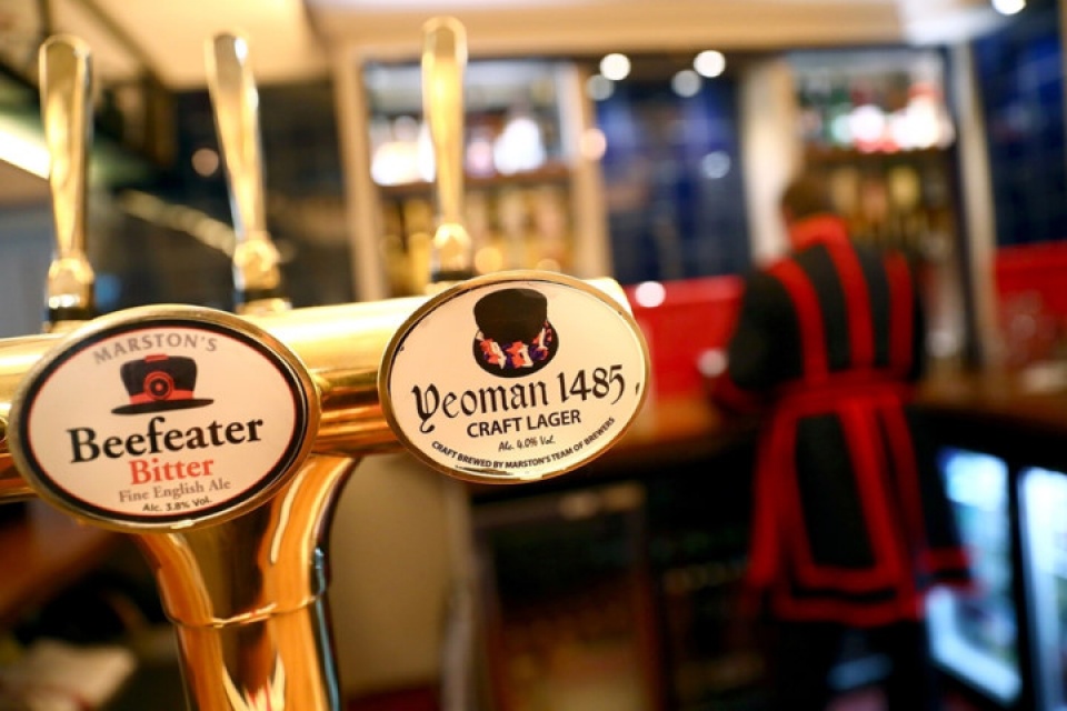 kham pha quay bar co kinh danh rieng cho ve binh thap london