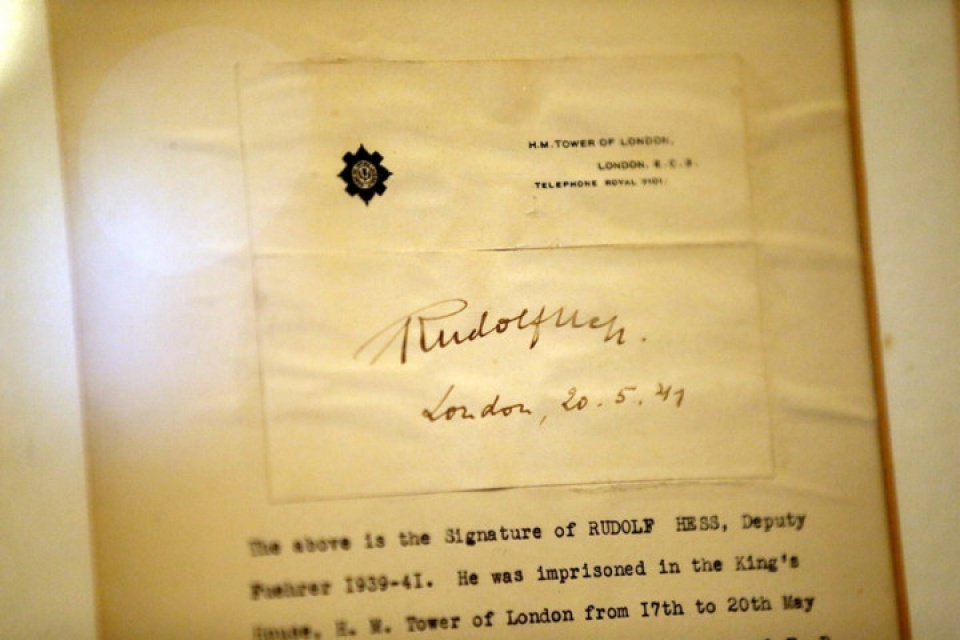 kham pha quay bar co kinh danh rieng cho ve binh thap london