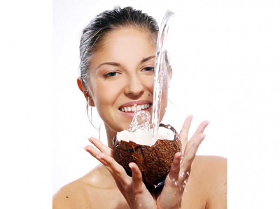 co nen uong nuoc dua hang ngay