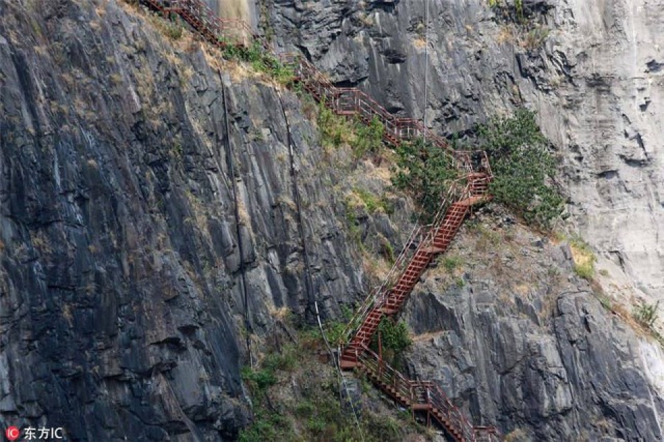 khach san sieu sang ben vach da