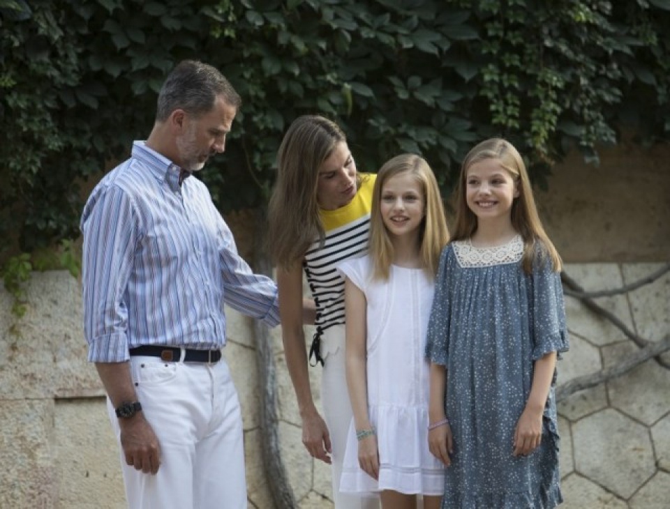 nhung khoanh khac hanh phuc cua gia dinh hoang gia tay ban nha