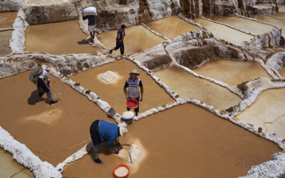 kho tin canh dong muoi tren dinh nui 3000 m o peru