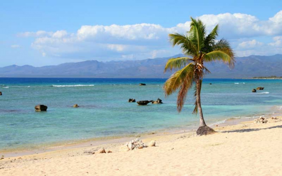 canh bao hon 80 bai bien cuba dang bi xoi mon