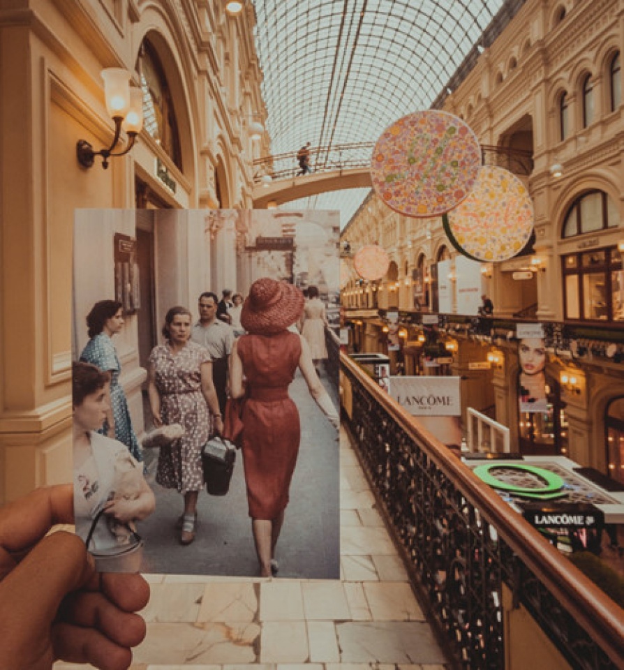 khi lich su hoa quyen voi thuc tai