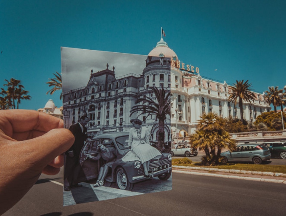 khi lich su hoa quyen voi thuc tai