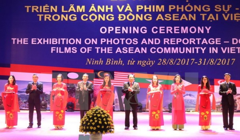 trien lam anh va phong su tai lieu trong cong dong asean tai viet nam