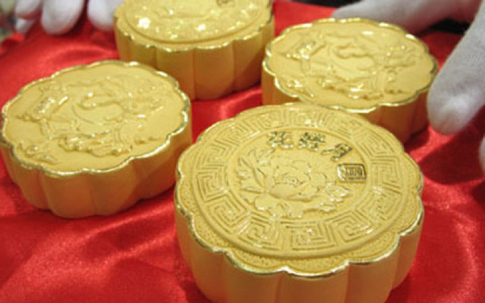 sung sot truoc nhung chiec banh trung thu bang vang rong