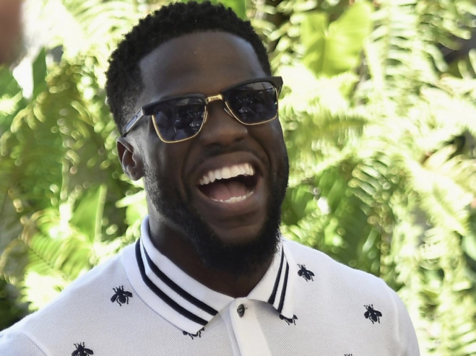 nhung ngoi sao noi tieng chung tay cuu tro nan nhan bao harvey